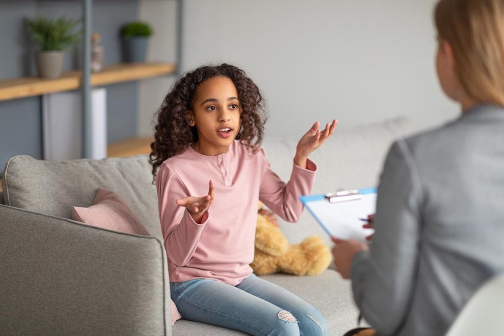 girl in pink shirt in behavioral therapy for teens