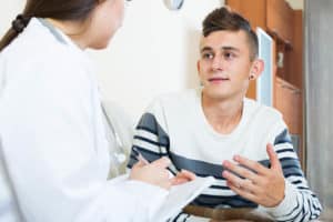 teen talking with a therapist about the effects of bullying